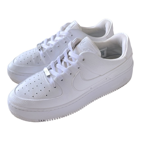 Nike Low Air Force 1 White Sneakers Women’s Size 11 Like New Worn 1x - Picture 1 of 11